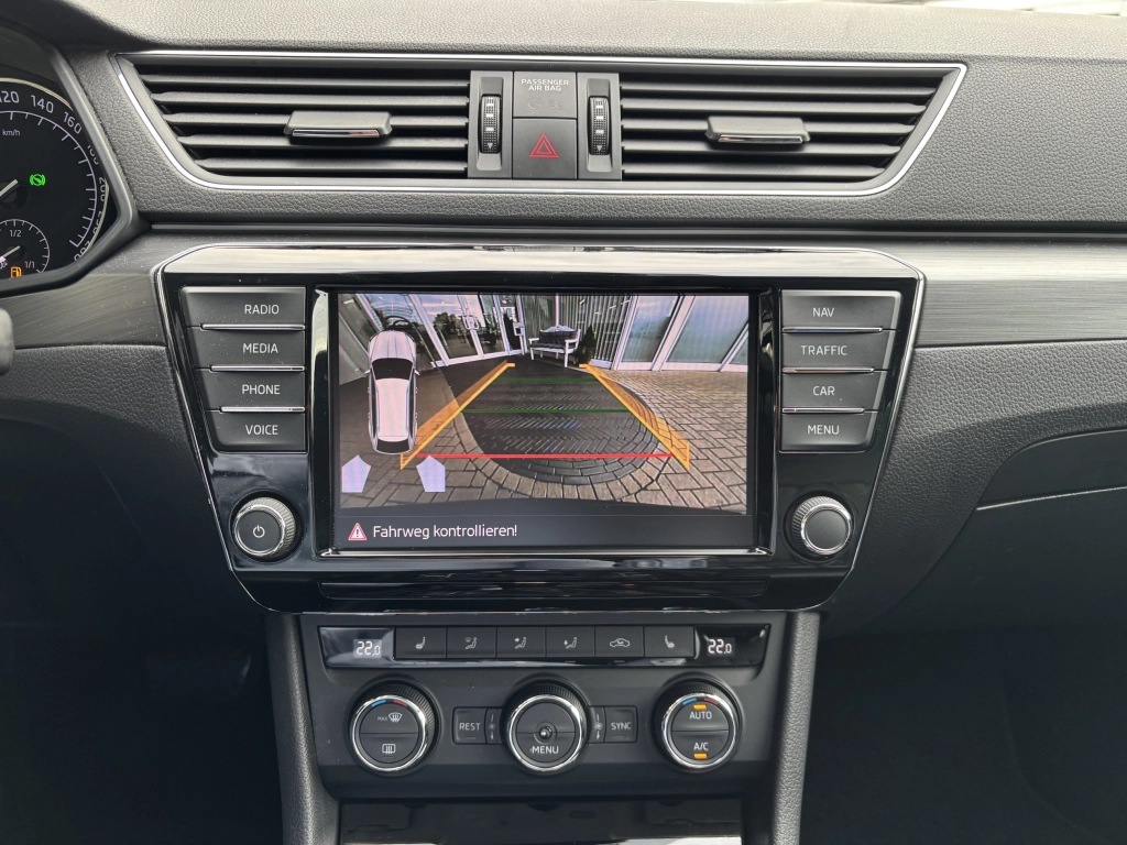 Skoda Superb Combi 2.0 TDI DSG Style 4x4 NAVI PDC DAB