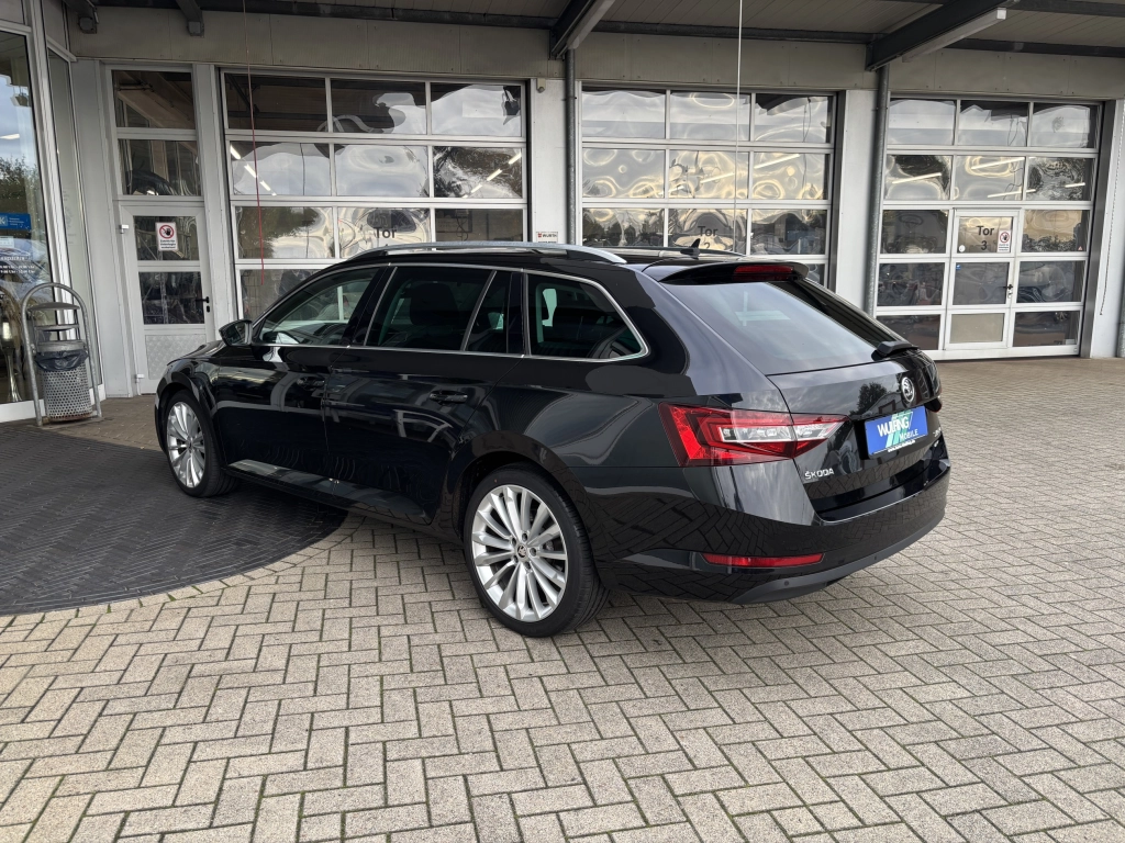 Skoda Superb Combi 2.0 TDI DSG Style 4x4 NAVI PDC DAB
