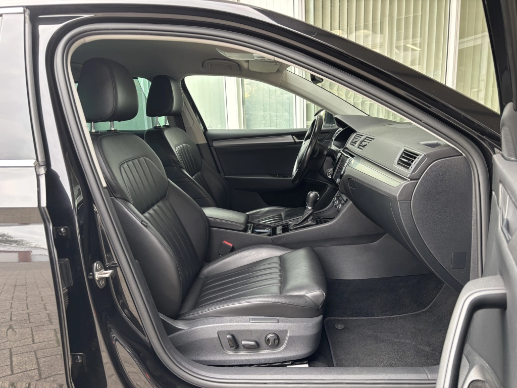 Skoda Superb Combi 2.0 TDI DSG Style 4x4 NAVI PDC DAB