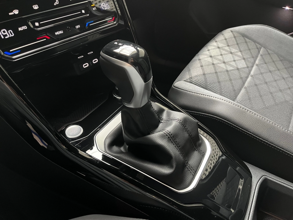 VW T-Roc R-LINE 1.5 TSI-OPF DSG IQ DRIVE, AHK