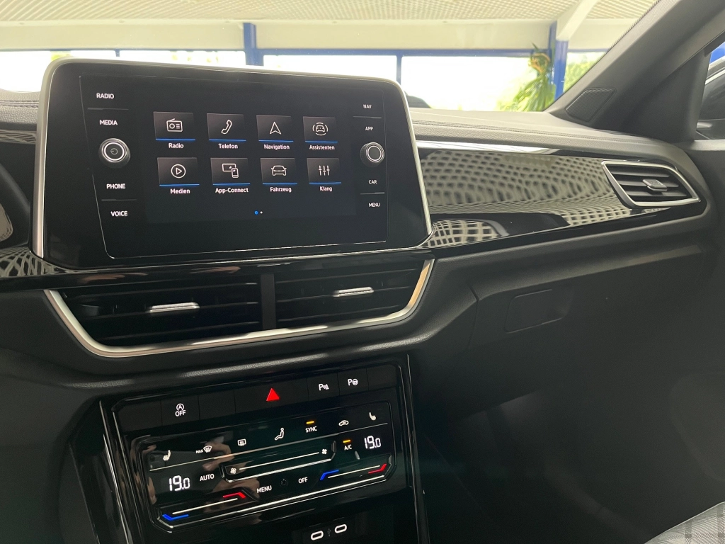 VW T-Roc R-LINE 1.5 TSI-OPF DSG IQ DRIVE, AHK