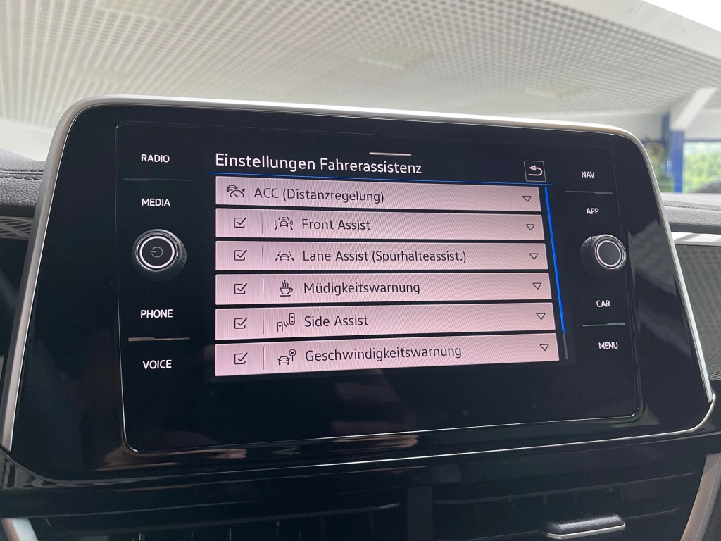 VW T-Roc R-LINE 1.5 TSI-OPF DSG IQ DRIVE, AHK