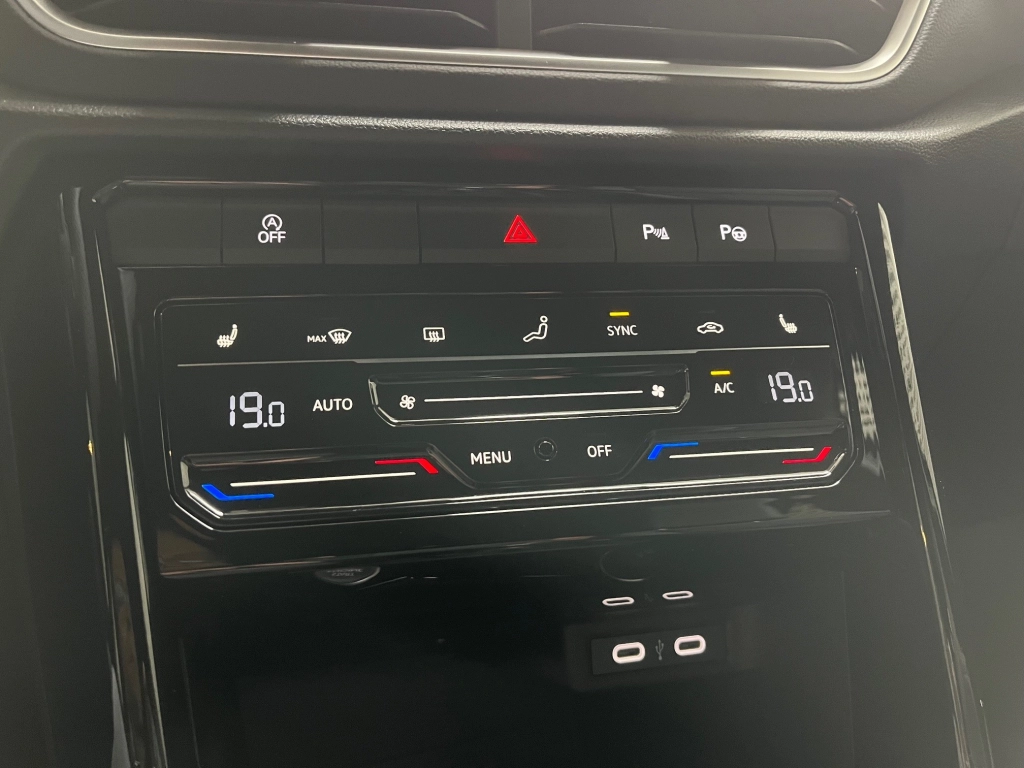 VW T-Roc R-LINE 1.5 TSI-OPF DSG IQ DRIVE, AHK