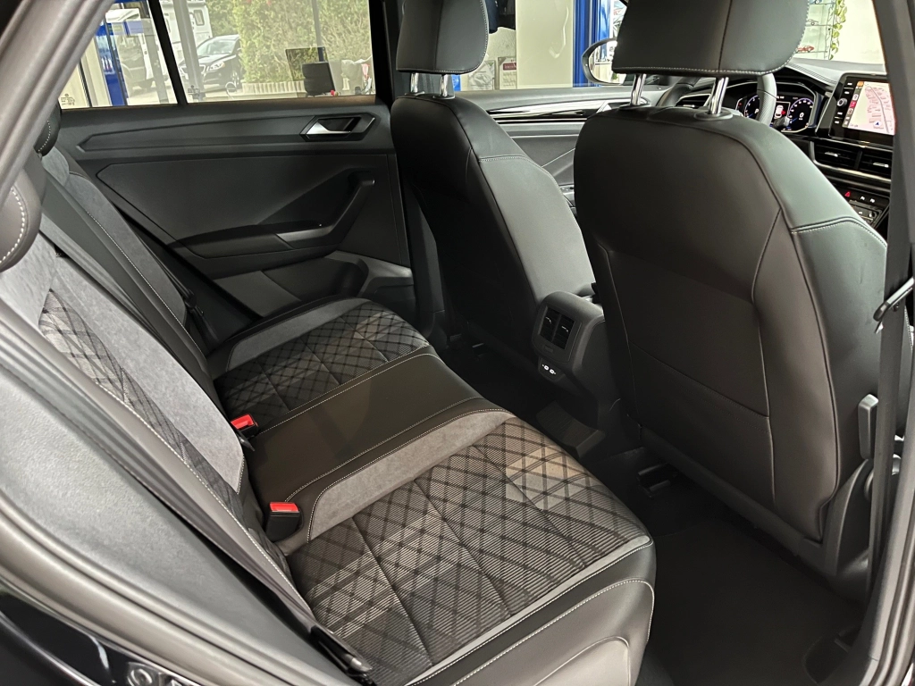VW T-Roc R-LINE 1.5 TSI-OPF DSG IQ DRIVE, AHK