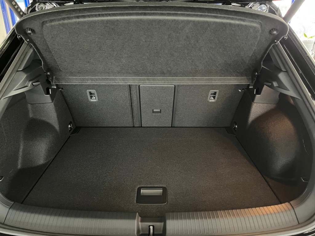 VW T-Roc R-LINE 1.5 TSI-OPF DSG IQ DRIVE, AHK