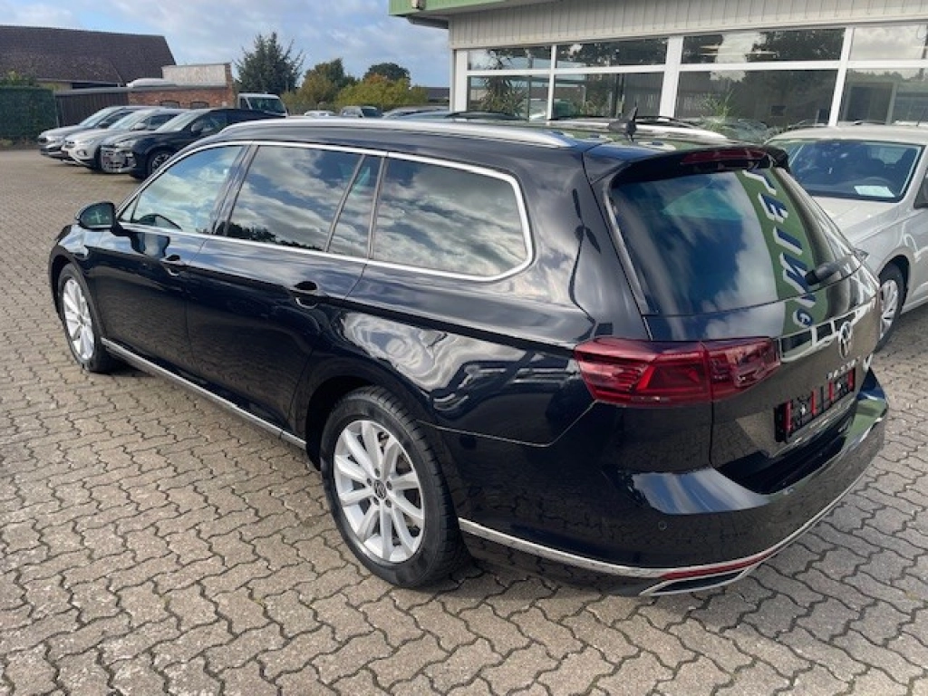 VW Passat Variant 2.0 TDI DSG Elegance,AHK,Matrix