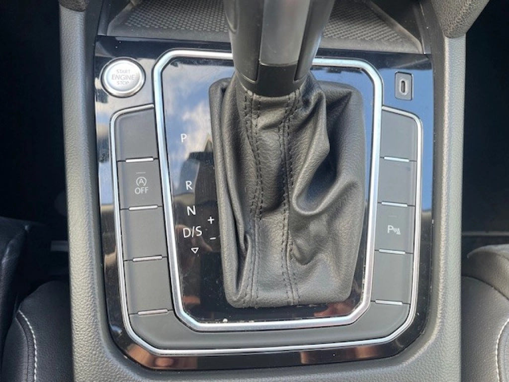 VW Passat Variant 2.0 TDI DSG Elegance,AHK,Matrix