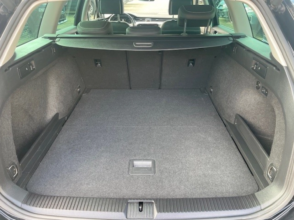 VW Passat Variant 2.0 TDI DSG Elegance,AHK,Matrix