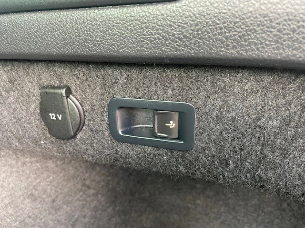 VW Passat Variant 2.0 TDI DSG Elegance,AHK,Matrix