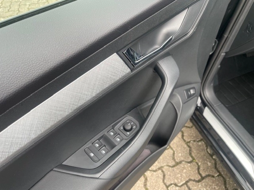 Skoda Karoq 1.5 TSI DSG+AHK+RFK+ACC+Navi+el.Heckkl.++