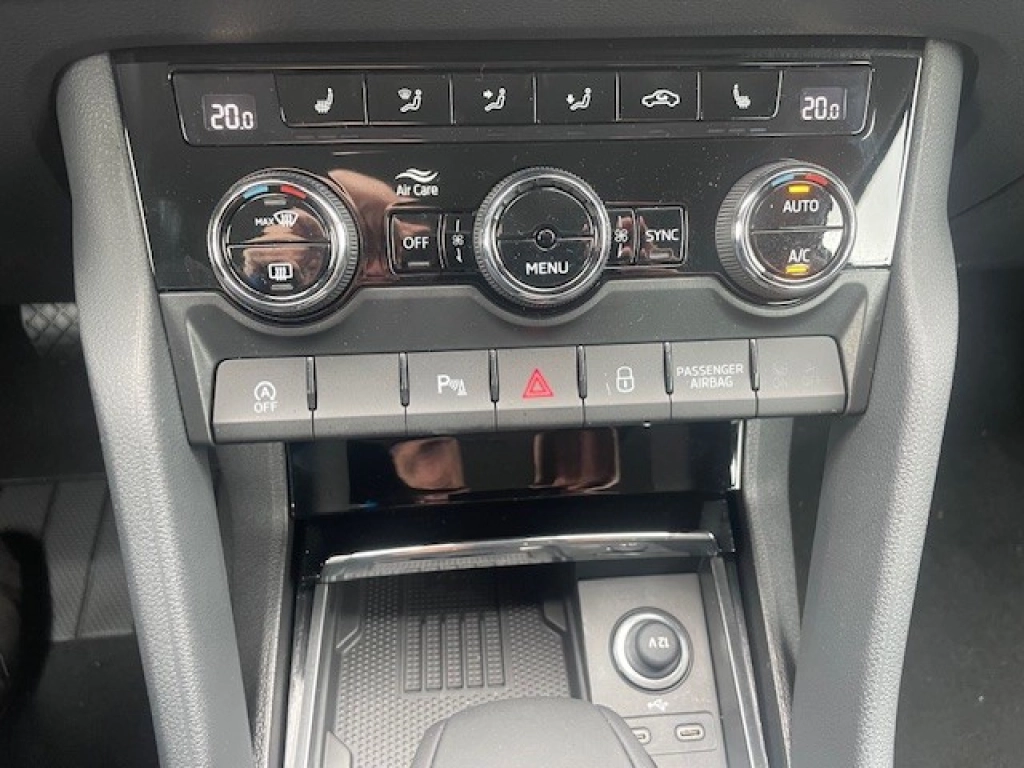 Skoda Karoq 1.5 TSI DSG+AHK+RFK+ACC+Navi+el.Heckkl.++