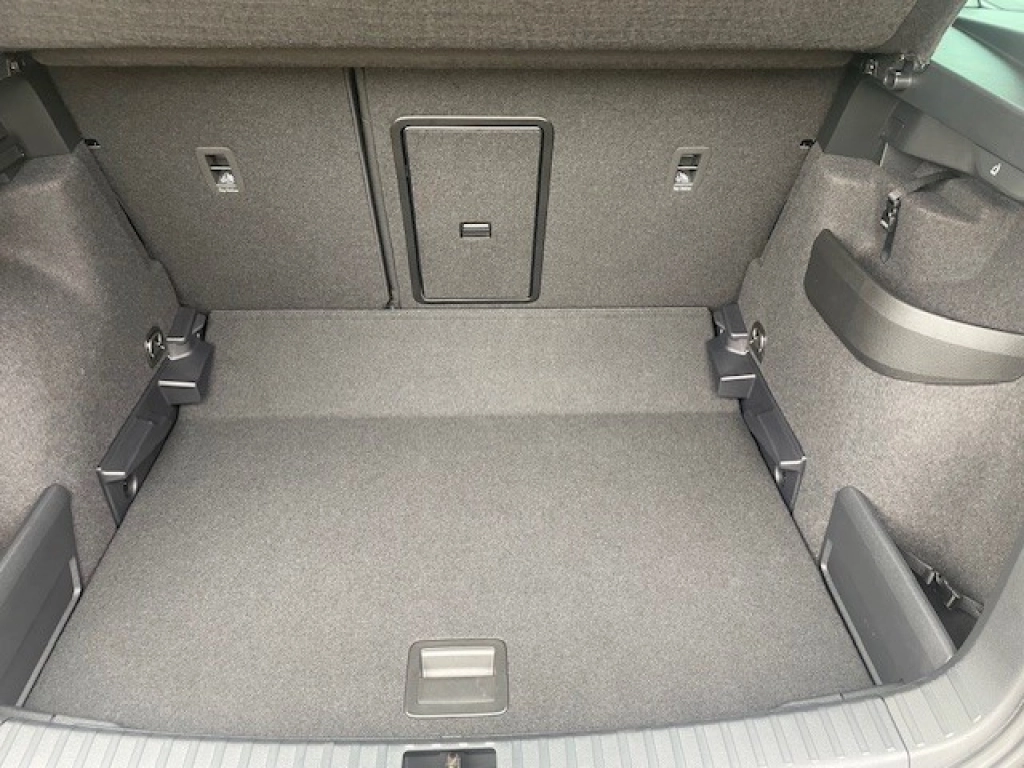 Skoda Karoq 1.5 TSI DSG+AHK+RFK+ACC+Navi+el.Heckkl.++