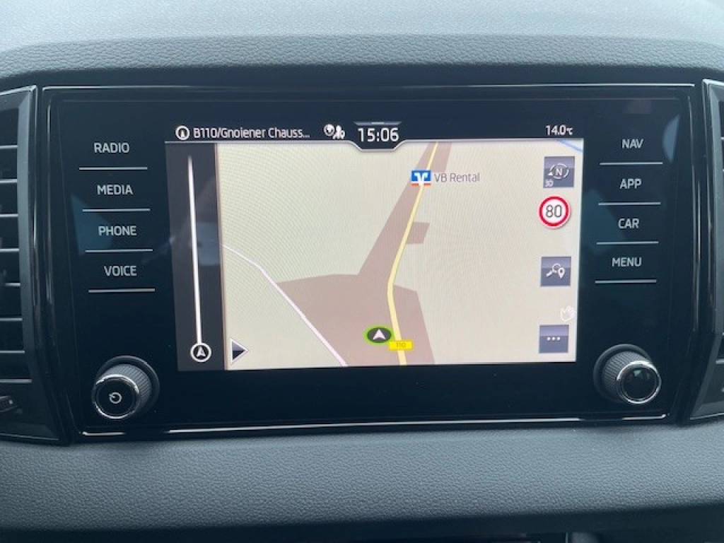 Skoda Karoq 1.5 TSI DSG+AHK+RFK+ACC+Navi+el.Heckkl.++