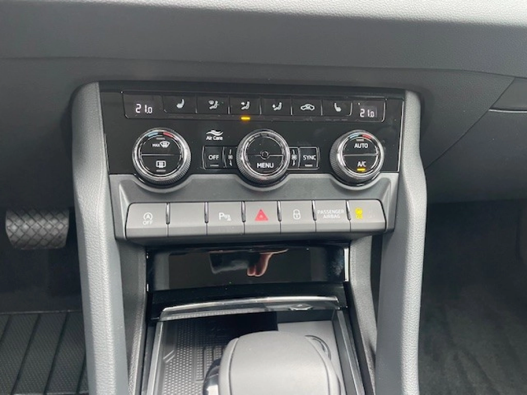 Skoda Karoq 1.5 TSI DSG+AHK+RFK+ACC+Navi+el.Heckkl.++