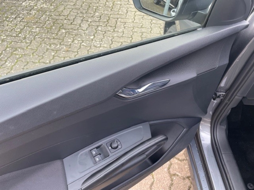 Skoda Fabia 1.0 TSI Essence,Sitzheiz,GRA,PDC,LED-SW