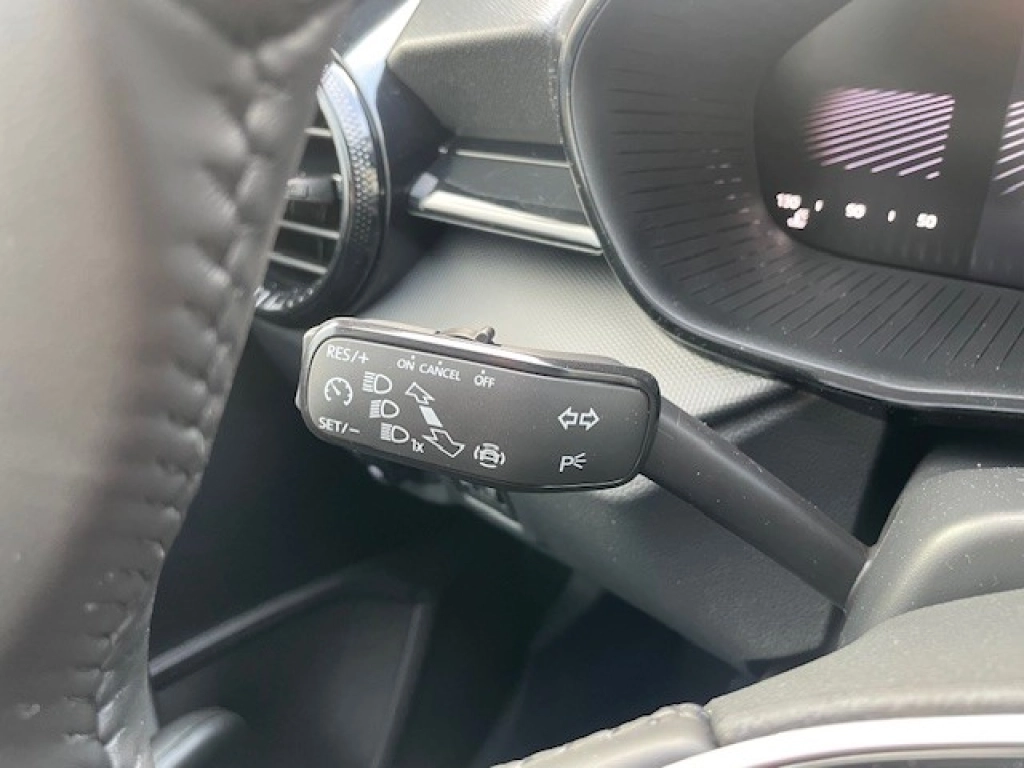 Skoda Fabia 1.0 TSI Essence,Sitzheiz,GRA,PDC,LED-SW