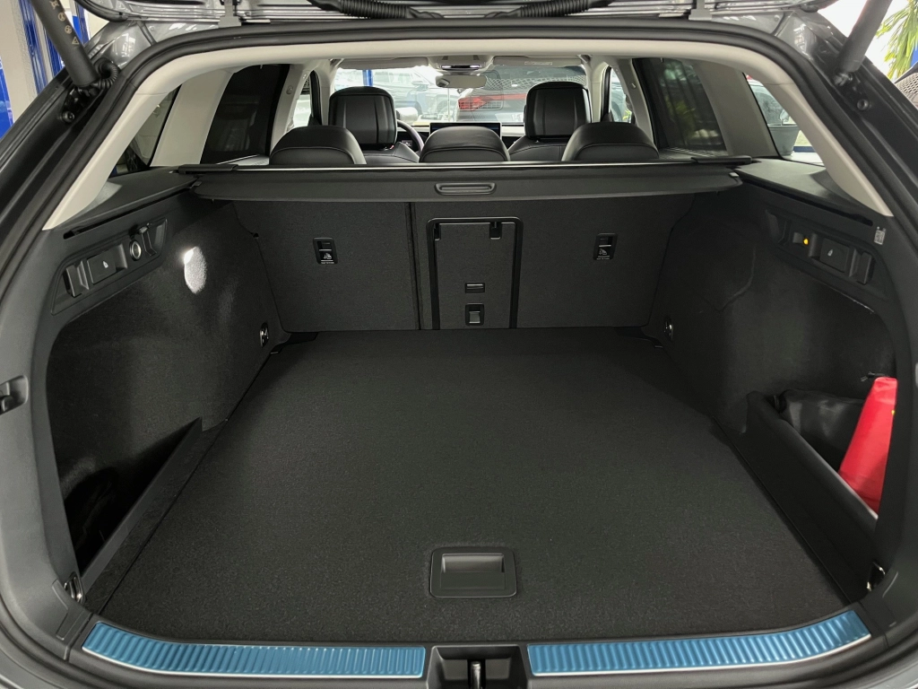 VW Passat Variant 2.0 TDI DSG Elegance,Leder,Sound