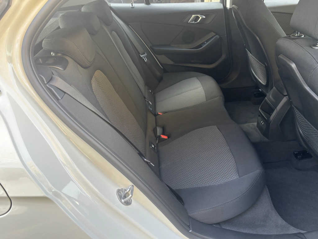 BMW 118 i Advantage Navi LED PDC Temp. + Limiter DAB