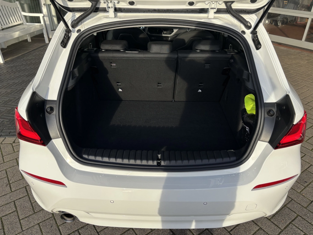 BMW 118 i Advantage Navi LED PDC Temp. + Limiter DAB