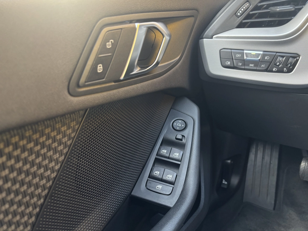 BMW 118 i Advantage Navi LED PDC Temp. + Limiter DAB