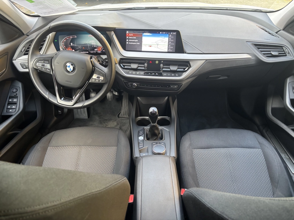BMW 118 i Advantage Navi LED PDC Temp. + Limiter DAB