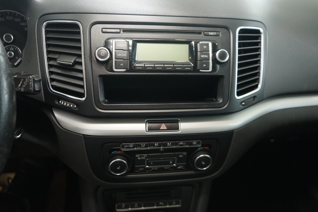 VW Sharan Trendline BMT+PANO+KLIMA+AHK+TEMPOMAT