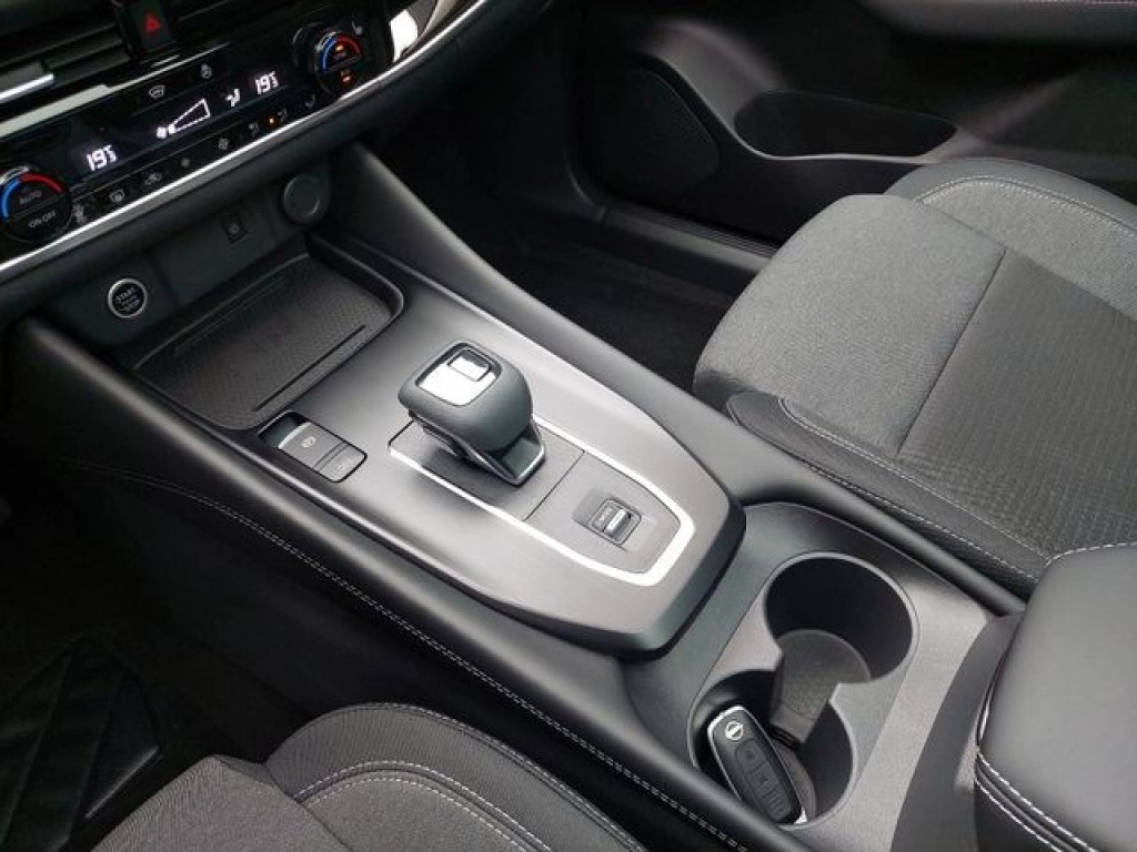 Nissan Qashqai 1.3 AT Connecta Navi LED P-Dach AVM skey 