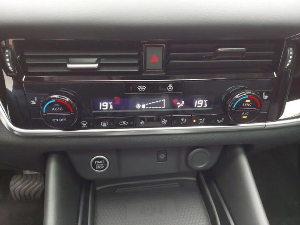 Nissan Qashqai 1.3 AT Connecta Navi LED P-Dach AVM skey 