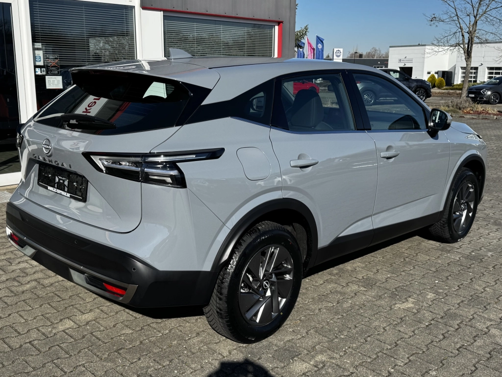 Nissan Qashqai 1.3 AT Connecta Navi LED P-Dach AVM skey 