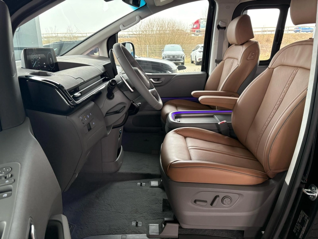 Hyundai STARIA 1.6T HEV Signature 7-Sitz ACC Leder PDach