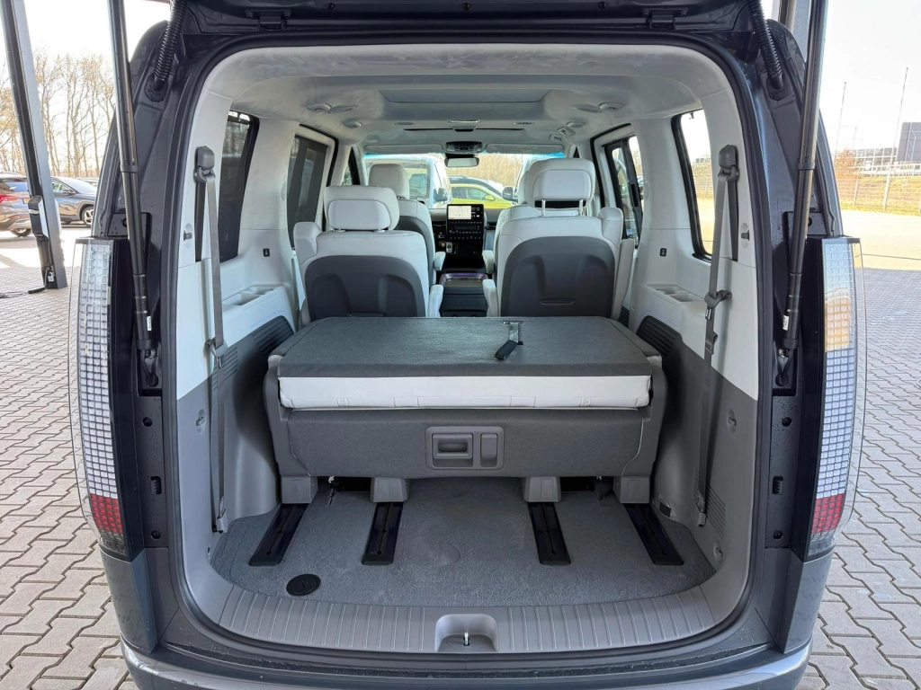 Hyundai STARIA 1.6T HEV Signature 7-Sitz ACC Leder PDach