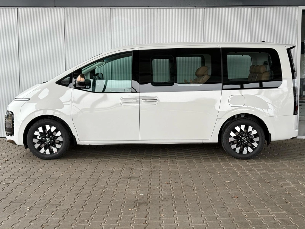 Hyundai STARIA 1.6T HEV Signature 7-Sitz ACC Leder PDach