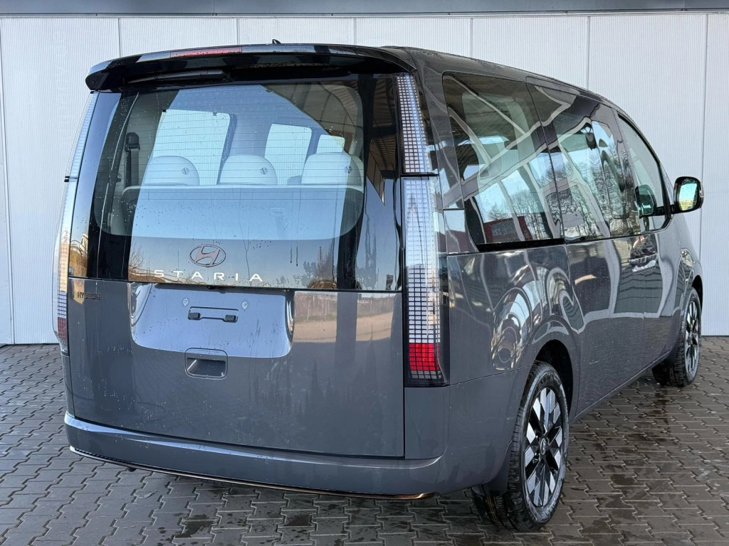 Hyundai STARIA 1.6T HEV Signature 7-Sitz ACC Leder PDach