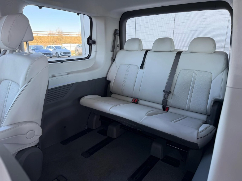 Hyundai STARIA 1.6T HEV Signature 7-Sitz ACC Leder PDach