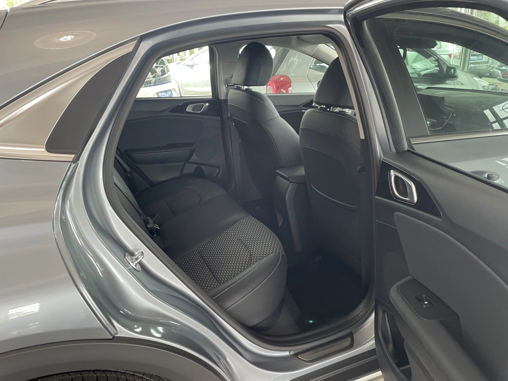Kia XCeed MJ 25 1.5 T-GDI DCT Navi LED PDC v+h Kamera 