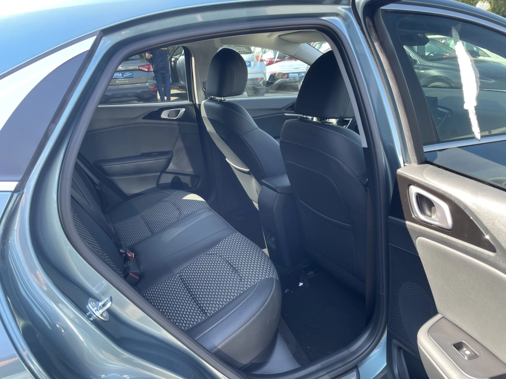 Kia XCeed MJ 25 1.5 T-GDI DCT Navi LED PDC v+h Kamera 