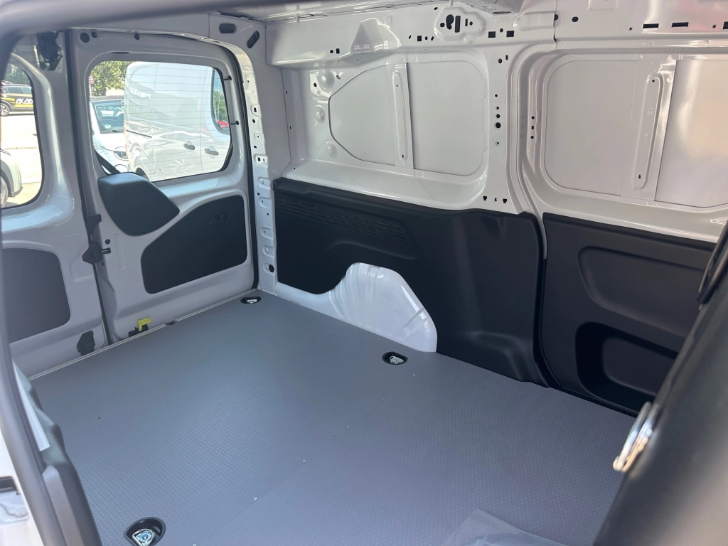 Toyota Proace City L2 verblecht 4-türig Meister 1,5 D-4D 74 KW (102 PS) Start/Stop 6-Gang-Schaltgetriebe