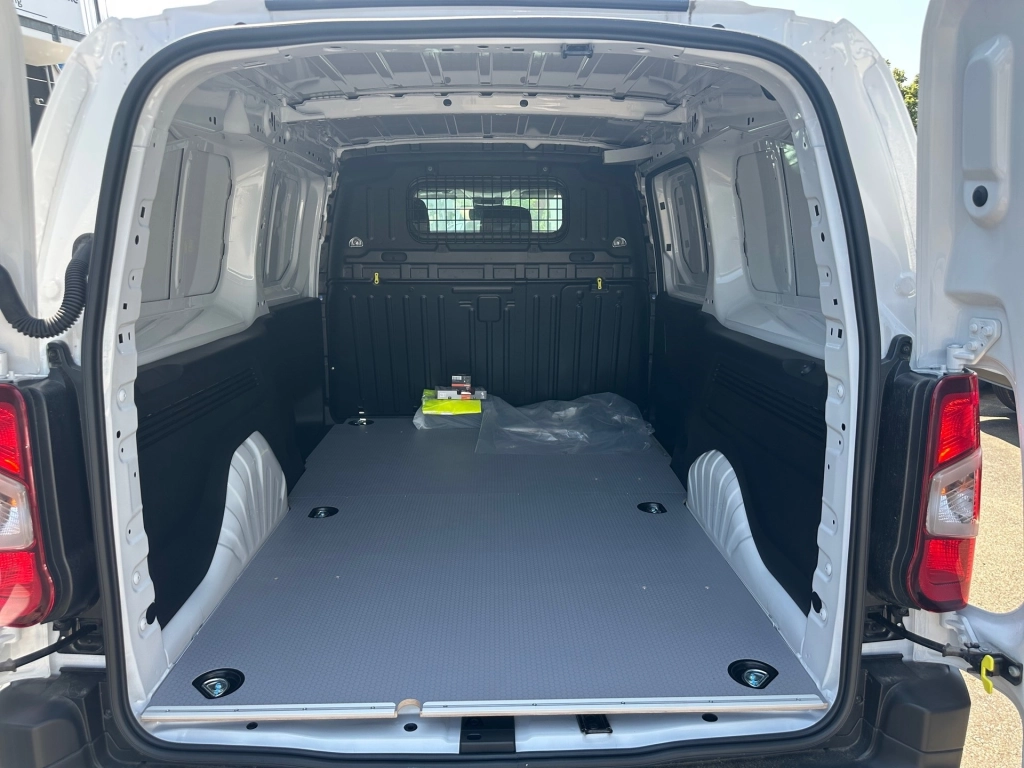 Toyota Proace City L2 verblecht 4-türig Meister 1,5 D-4D 74 KW (102 PS) Start/Stop 6-Gang-Schaltgetriebe