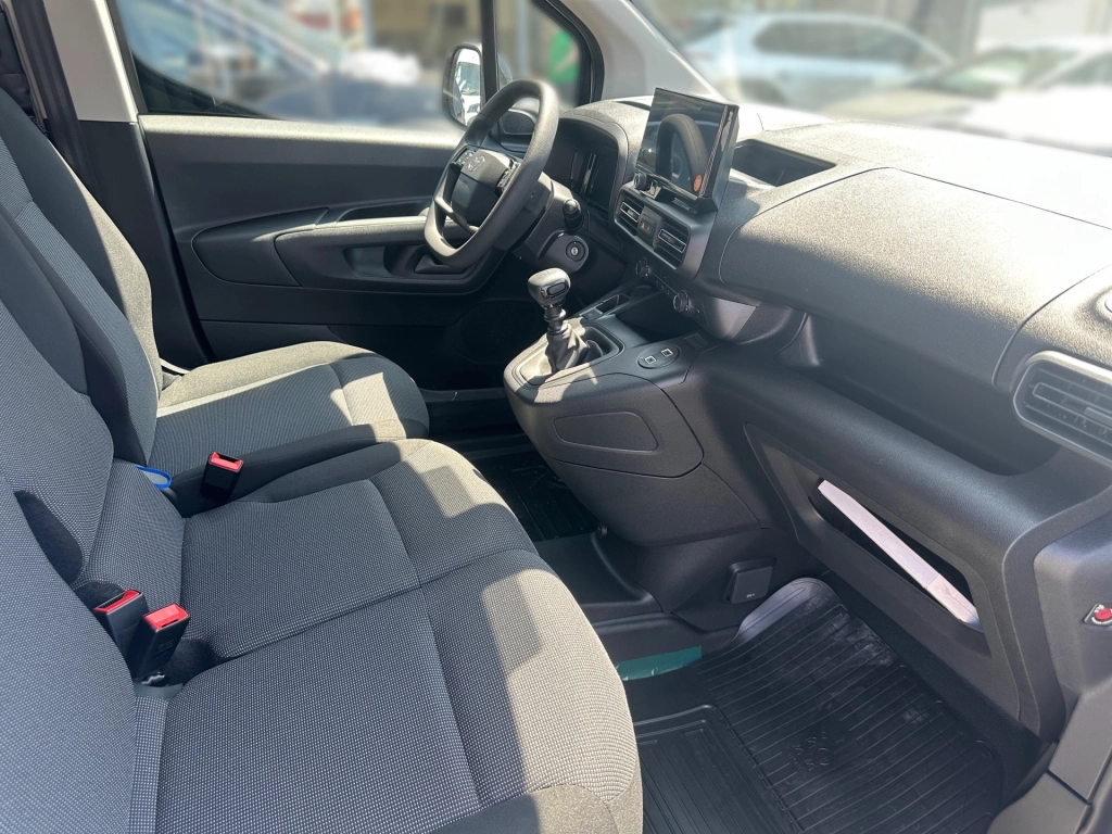 Toyota Proace City L2 verblecht 4-türig Meister 1,5 D-4D 96 KW (130 PS) Start/Stop 6-Gang-Schaltgetriebe