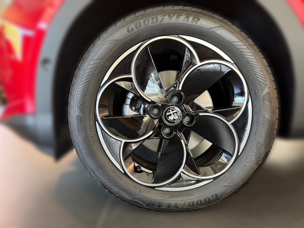 Alfa Romeo Junior Elettrica (115kW) Speciale