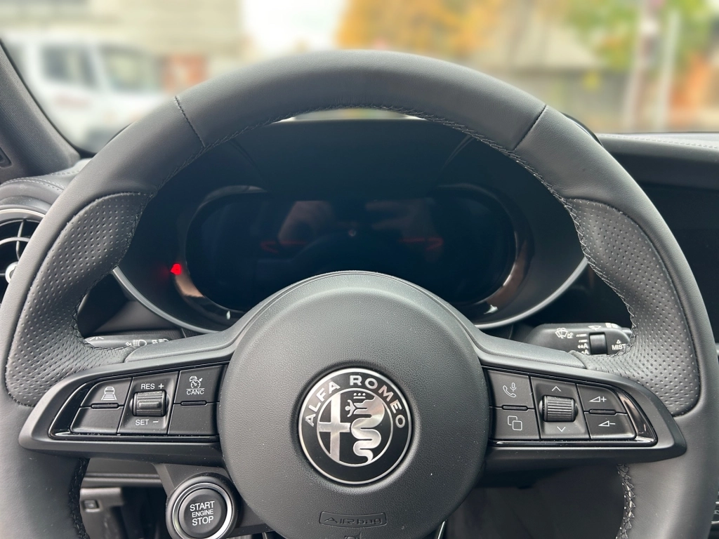 Alfa Romeo Giulia Ti Q4 H&K / Kamera / Allrad / MATRIX