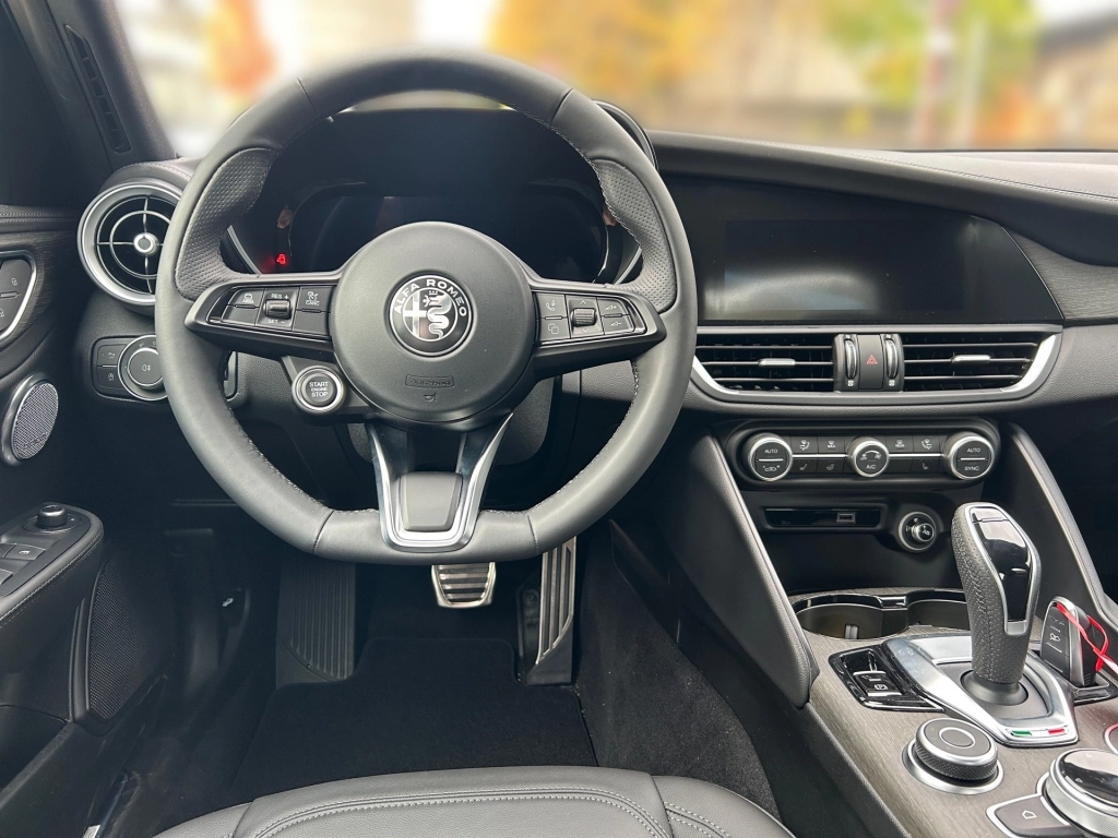 Alfa Romeo Giulia Ti Q4 H&K / Kamera / Allrad / MATRIX