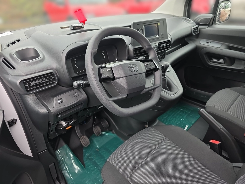 Toyota Proace City L1 verblecht 4-türig Duty 1,2-l-Turbo 81 Kw (110 PS) Start/Stop 6-Gang-Schaltgetriebe