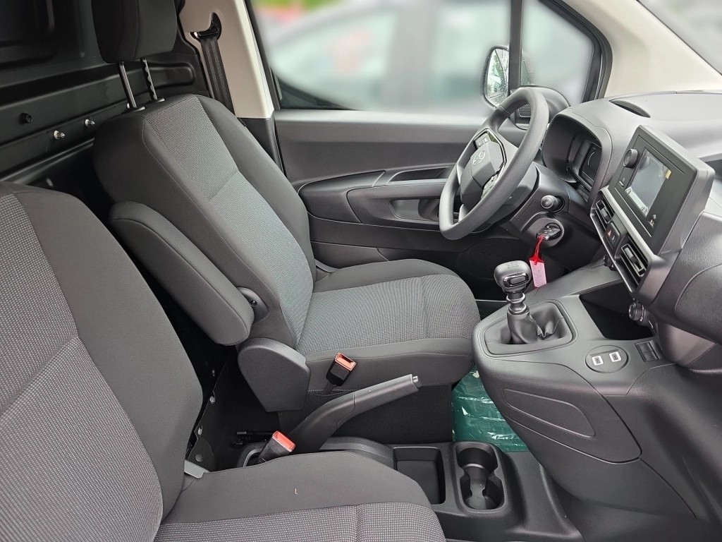 Toyota Proace City L1 verblecht 4-türig Duty 1,2-l-Turbo 81 Kw (110 PS) Start/Stop 6-Gang-Schaltgetriebe