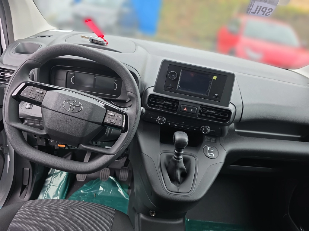 Toyota Proace City L1 verblecht 4-türig Duty 1,2-l-Turbo 81 Kw (110 PS) Start/Stop 6-Gang-Schaltgetriebe