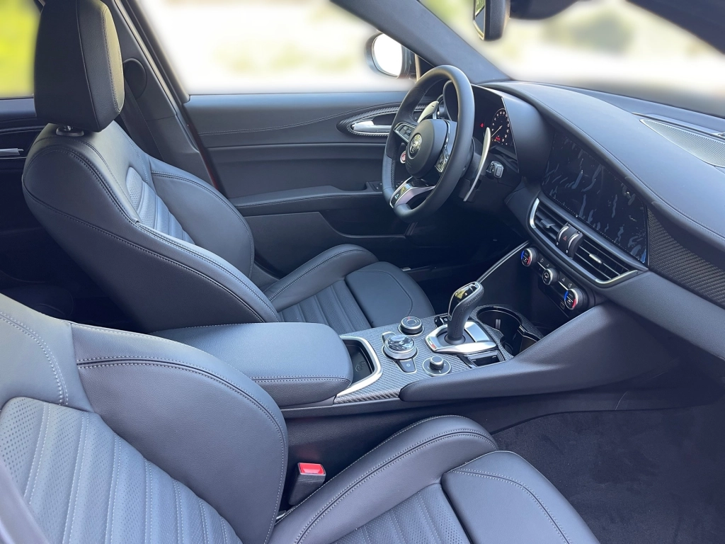 Alfa Romeo Giulia Quadrifoglio 2.9 V6 520PS / H&K  