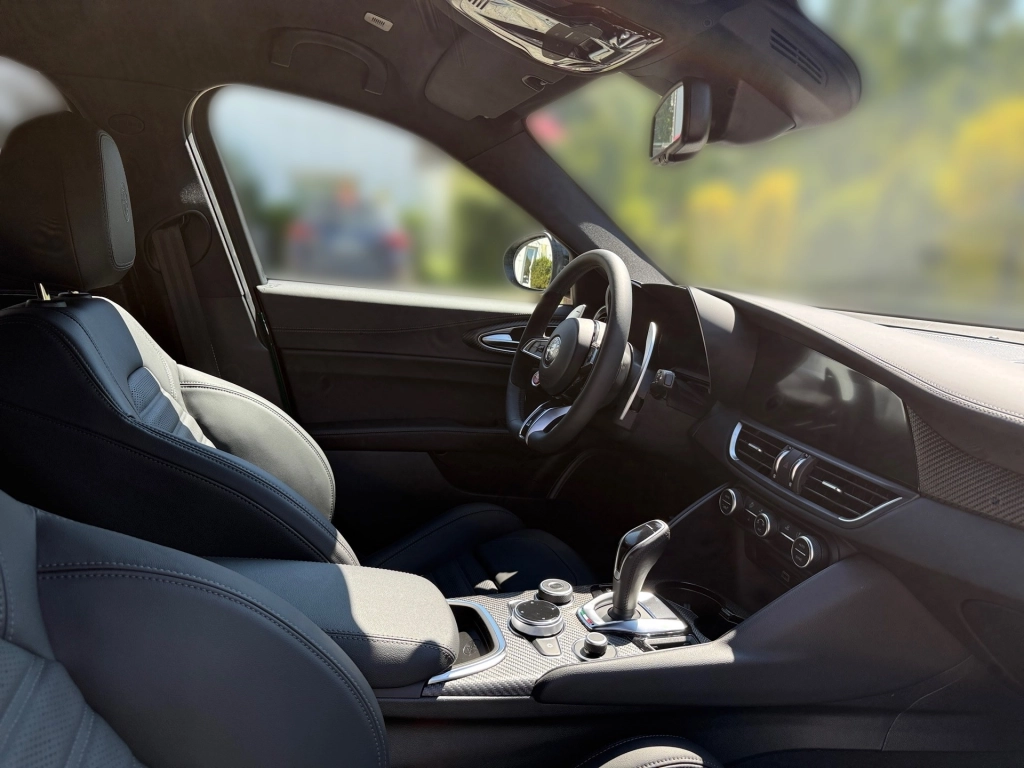 Alfa Romeo Giulia Quadrifoglio 2.9 V6 520PS / H&K  
