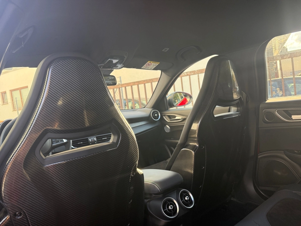 Alfa Romeo Giulia Quadrifoglio 520PS RB/SPARCO / ACRAPOVIC 