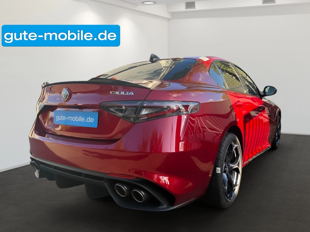 Alfa Romeo Giulia Quadrifoglio 520PS RB/SPARCO / ACRAPOVIC 