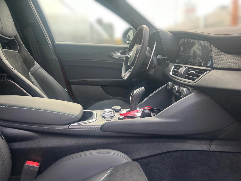 Alfa Romeo Giulia Quadrifoglio 520PS /SPARCO / ACRAPOVIC 